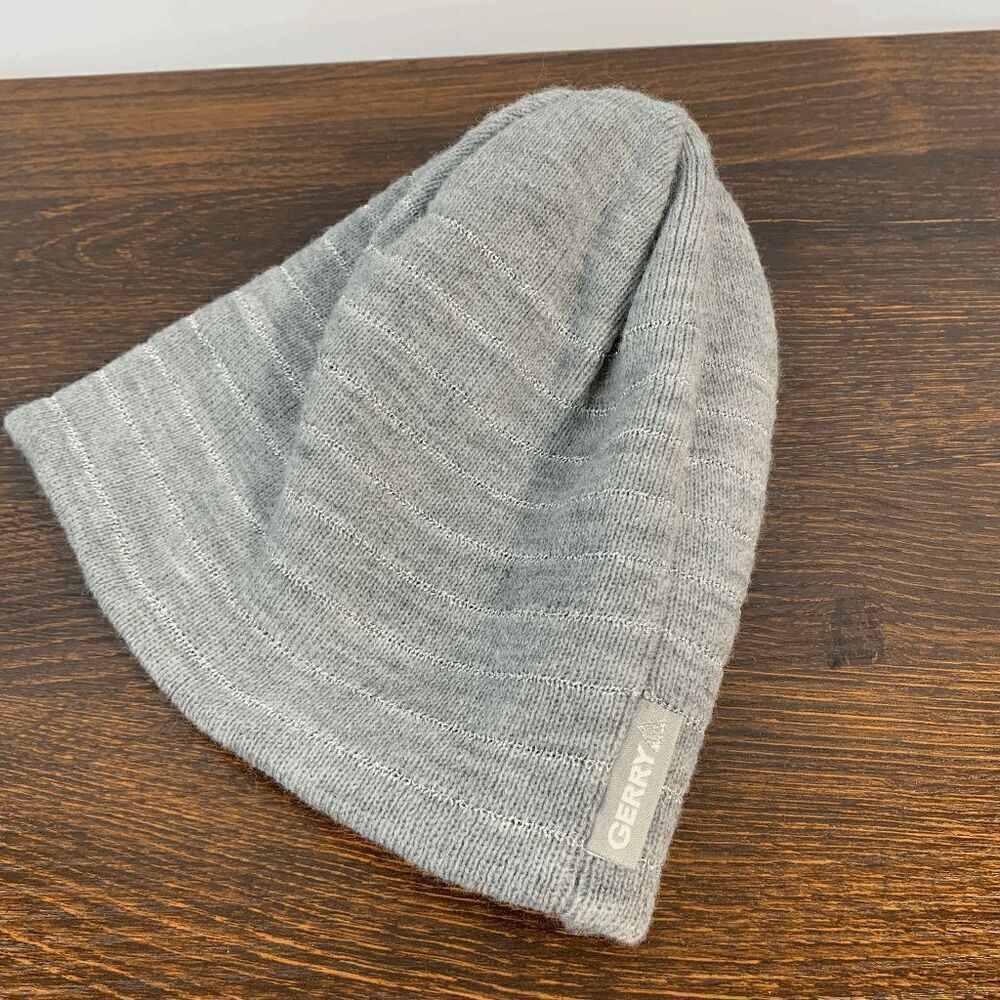 Gerry woMen's Gray Silver Striped Metallic Acrylic Knit Beanie Hat One Size